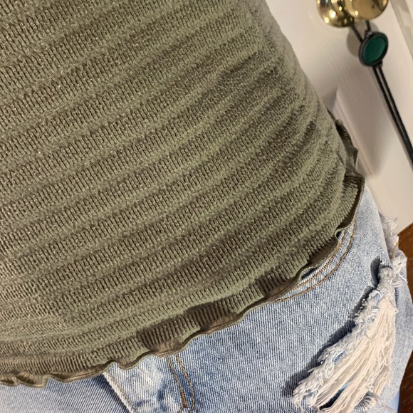 Mossy Sage Green 90s Feel Top - Picture 8 of 9